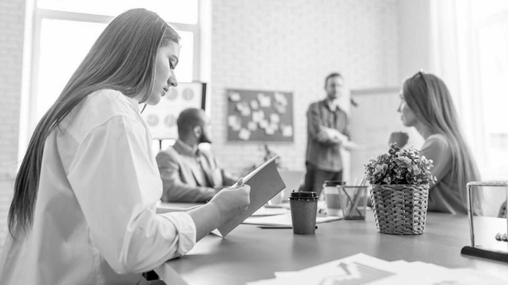 Sesión de formación financiera para equipos empresariales